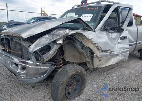 1998 Dodge Ram 2500 St z USA, uszkodzony, nr VIN 1B7KF23ZXWJ174822